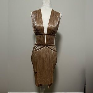 Gorgeous gold goddess dress.